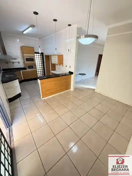 Casa com 3 quartos à venda, 173m² — foto 2 de 27