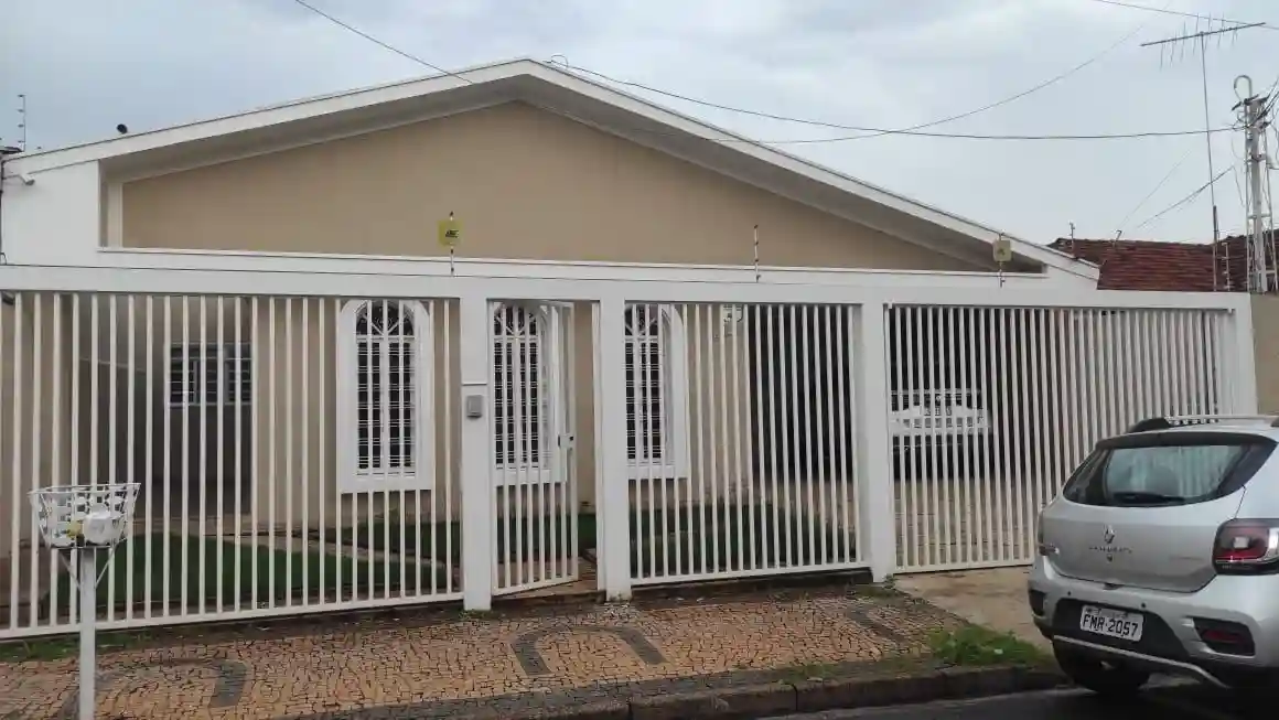 Casa com 3 quartos à venda, 167m² — foto 2 de 24