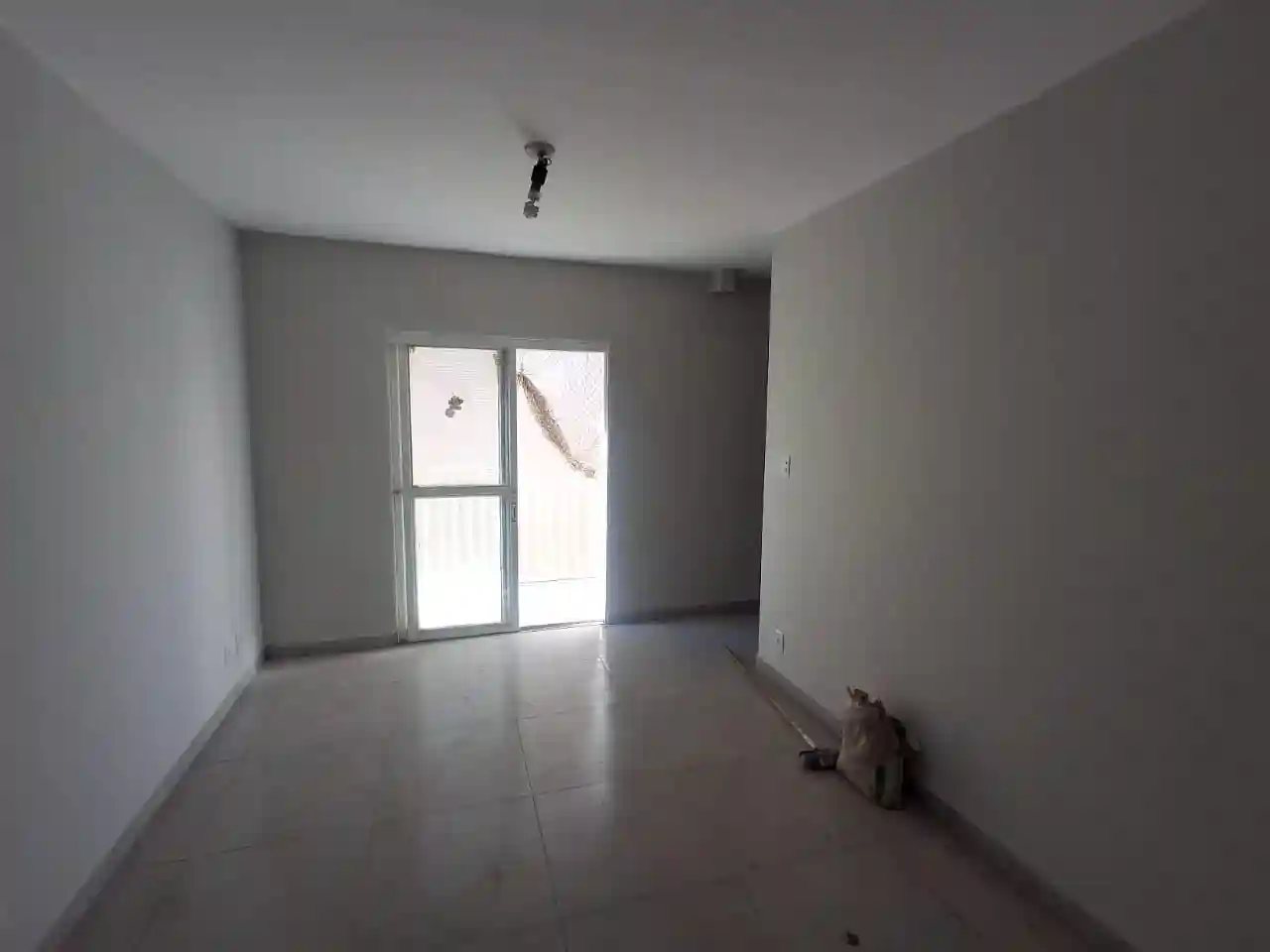Apartamento com 3 quartos para aluguel, 80m² — foto 1 de 9