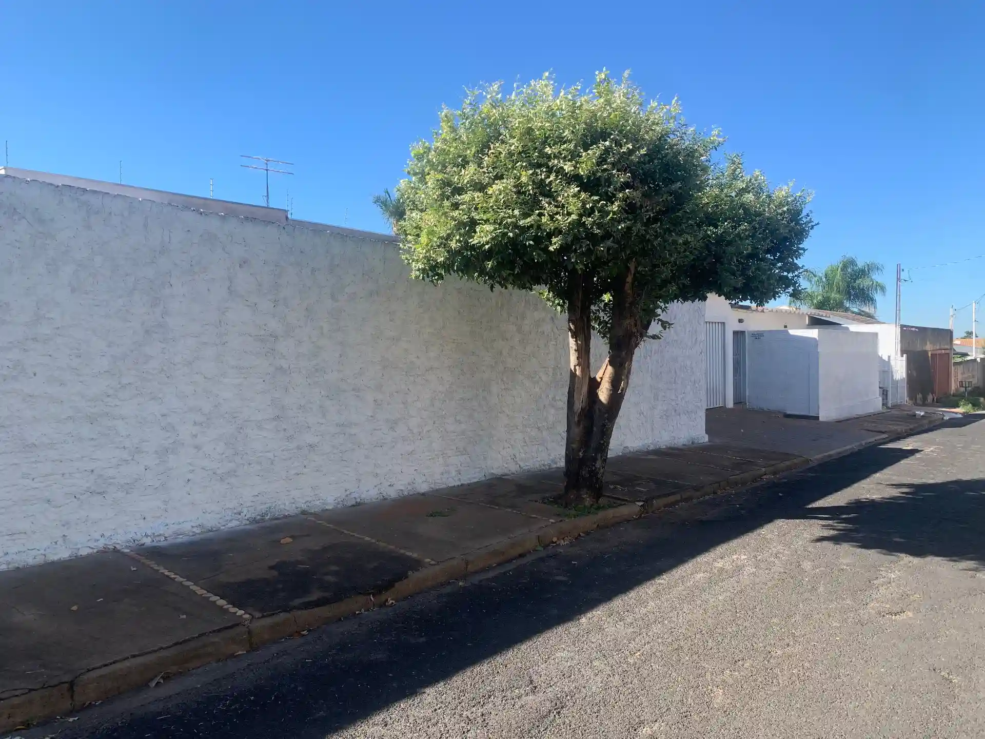 Casa com 3 quartos à venda, 340m² — foto 1 de 23