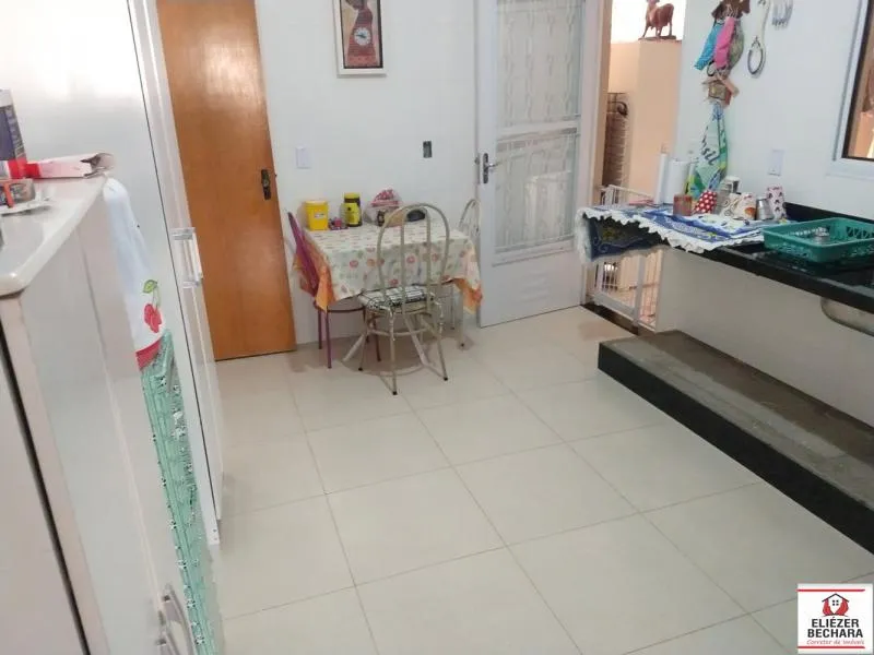 Casa à venda — foto 2 de 10