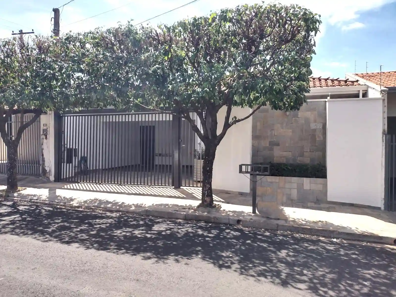 Casa com 3 quartos à venda, 200m² — foto 1 de 48