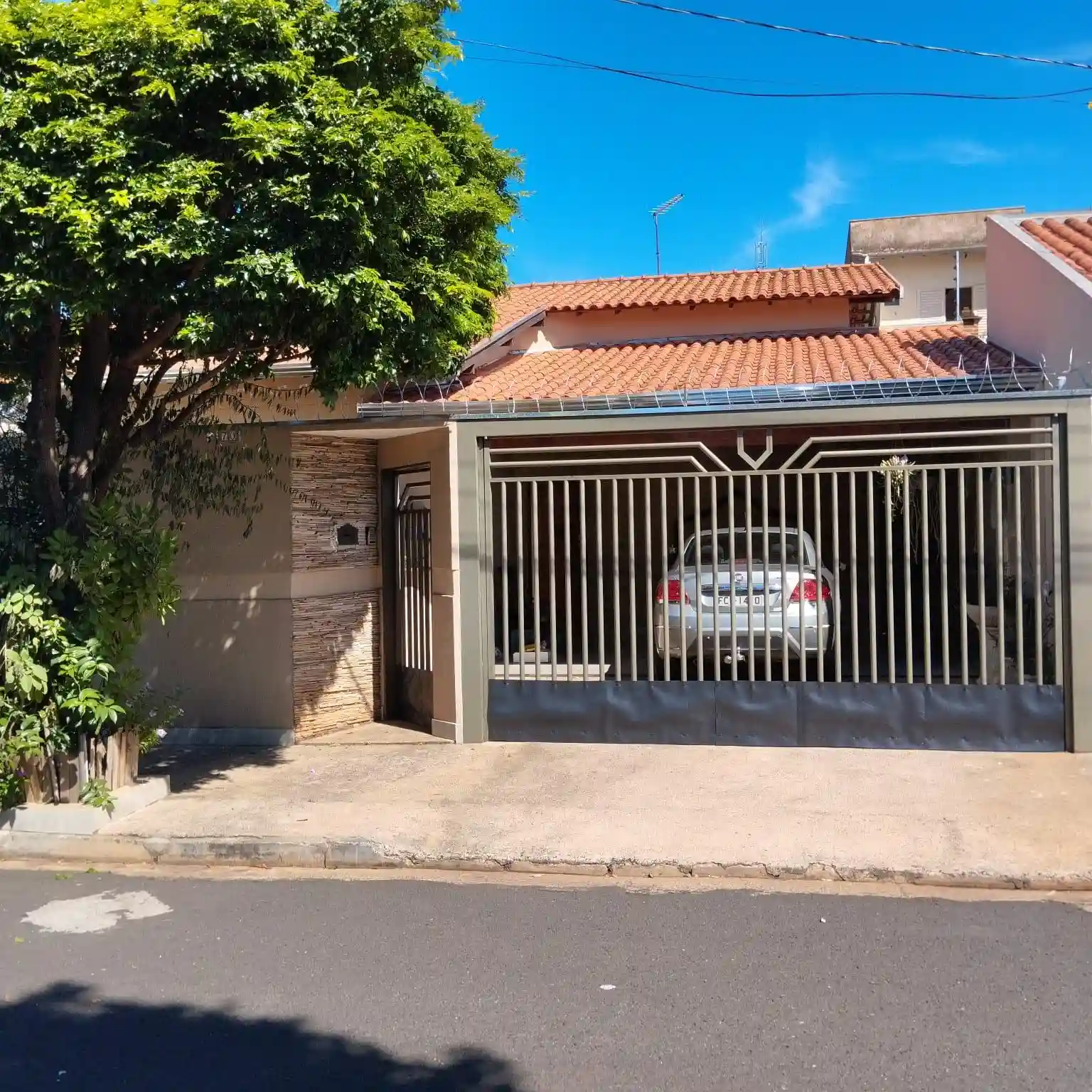 Casa com 3 quartos à venda, 180m² — foto 1 de 20