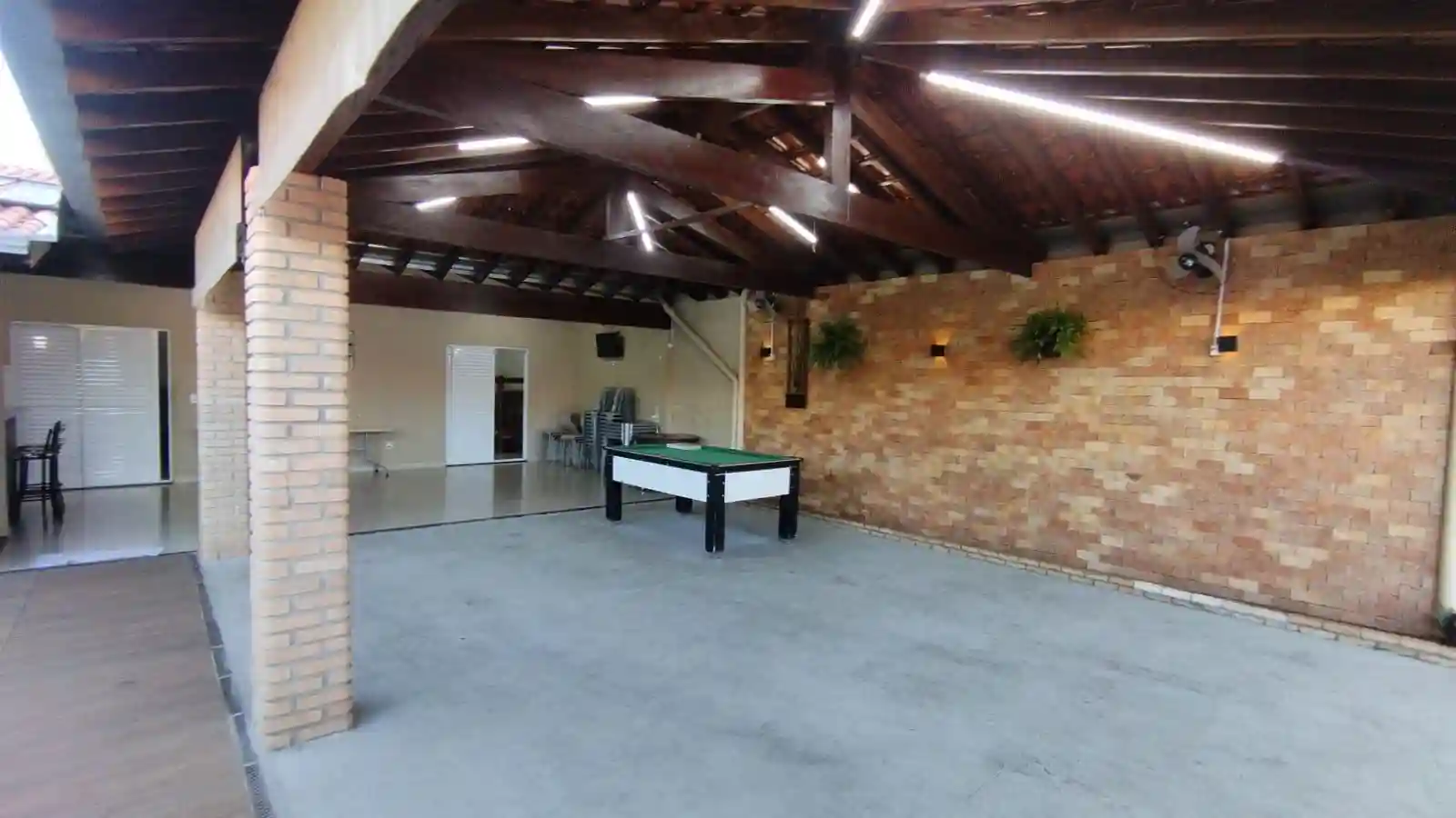 Casa Comercial com 2 quartos à venda, 242m² — foto 2 de 8