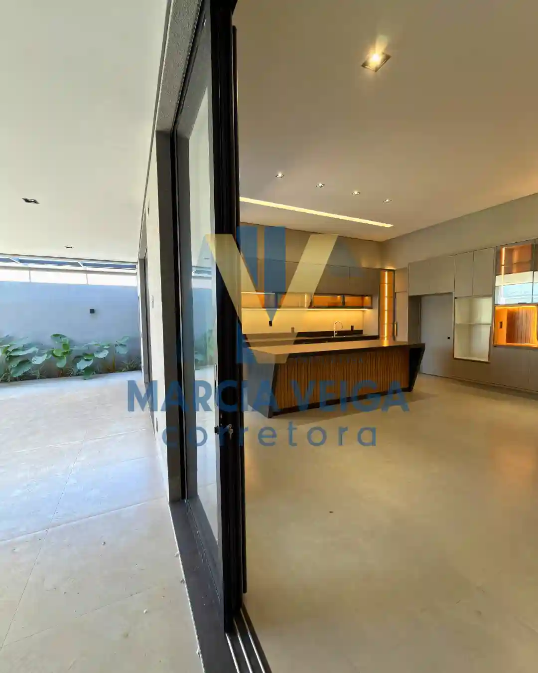 Casa de Condomínio com 4 quartos à venda, 238m² — foto 3 de 26