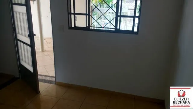 Casa à venda — foto 1 de 3