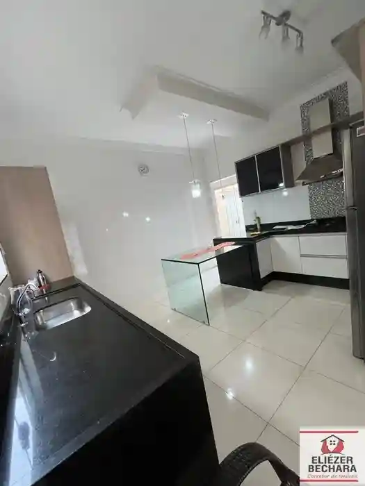 Casa com 3 quartos à venda, 180m² — foto 3 de 14