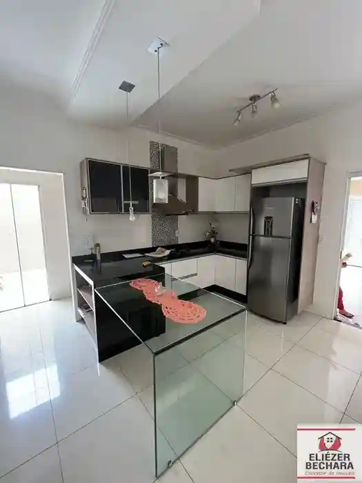 Casa com 3 quartos à venda, 180m² — foto 4 de 14