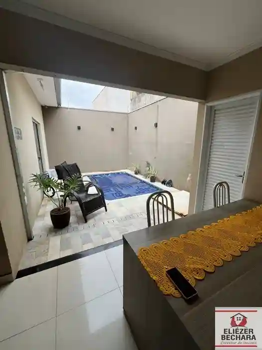 Casa com 3 quartos à venda, 180m² — foto 1 de 14