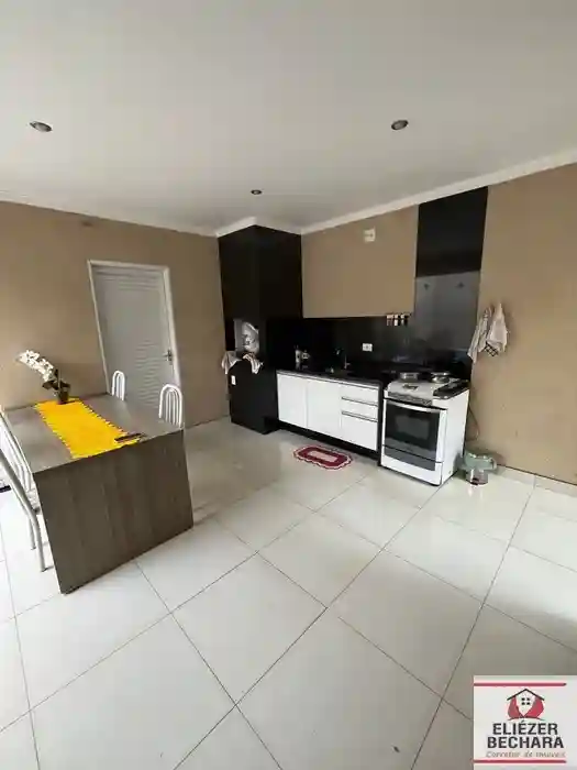 Casa com 3 quartos à venda, 180m² — foto 2 de 14