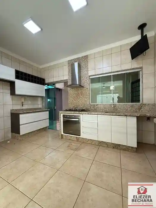 Casa com 3 quartos à venda, 230m² — foto 38 de 39