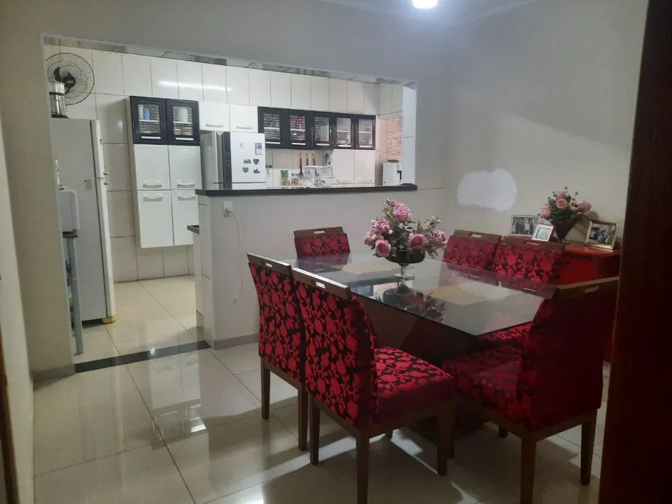 Casa com 2 quartos à venda, 120m² — foto 2 de 6