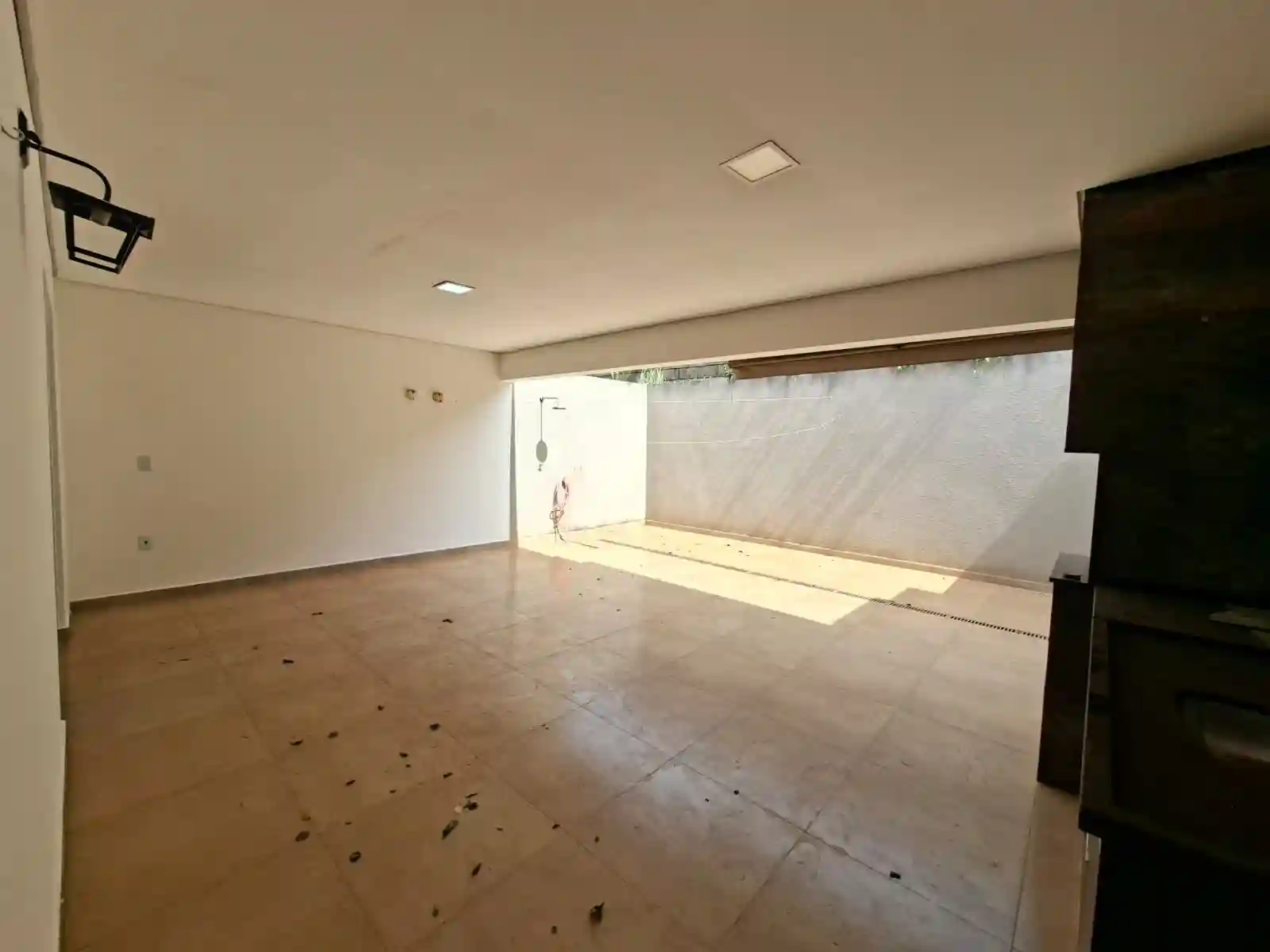 Casa de Condomínio com 3 quartos à venda, 10m² — foto 2 de 12