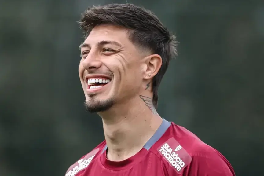 Rafael Toloi e Rigoni chegaram e já devem ir para o jogo deste domingo contra o Botafogo (Divulgação/São Paulo)