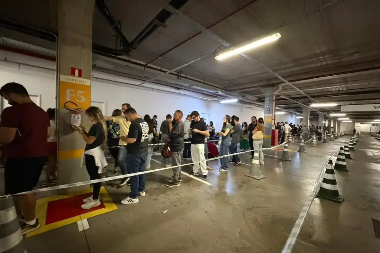 Procura histórica leva show do Guns n’ Roses a vender 25 mil ingressos no primeiro dia