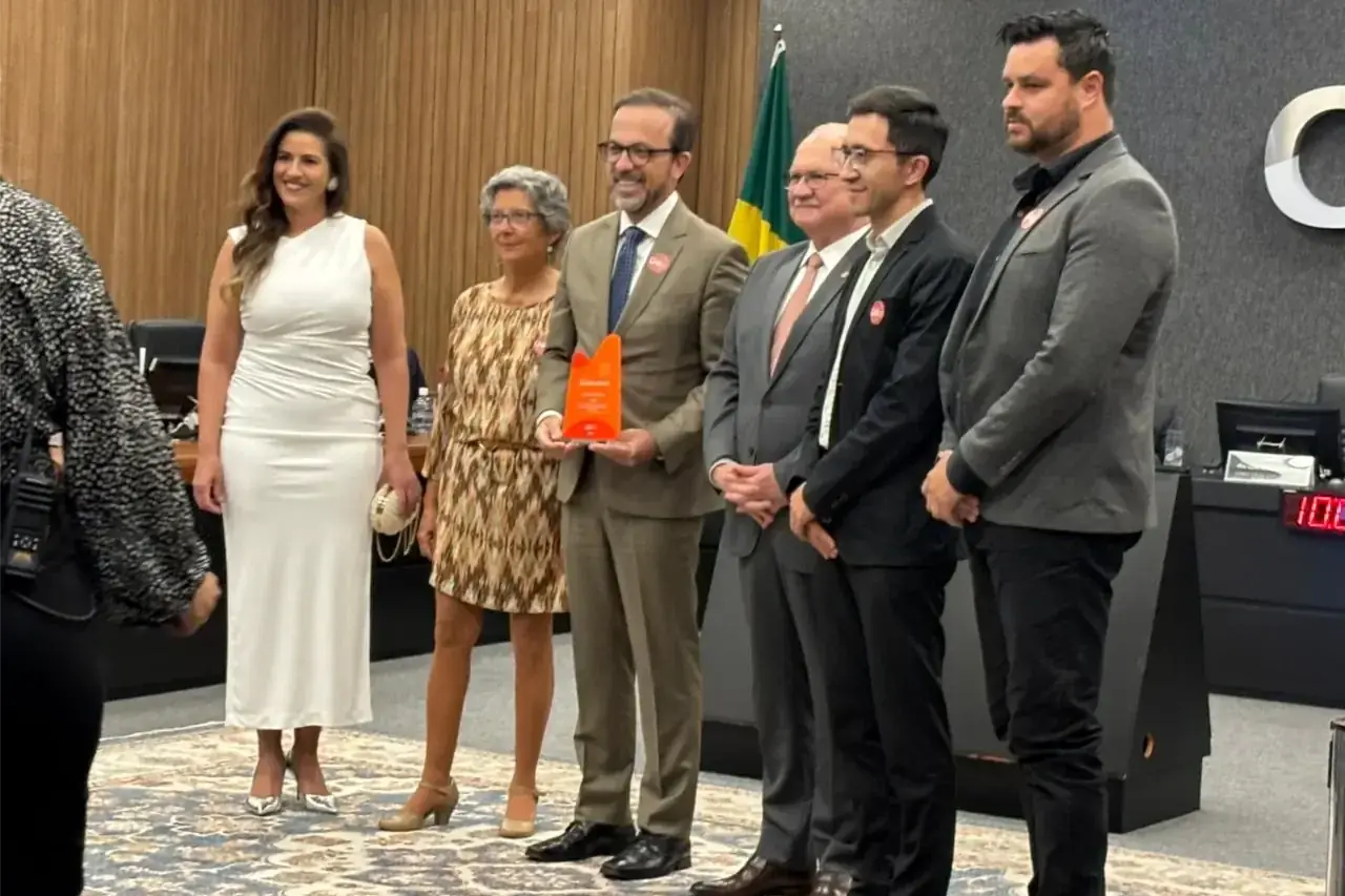 Presidente do STF entrega prêmio do CNJ para juiz de Rio Preto