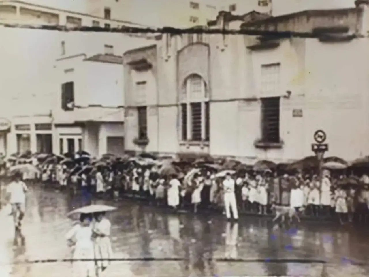 Doação de Alimentos, em 1958 (Fotos: Acervo Nilce Lodi)