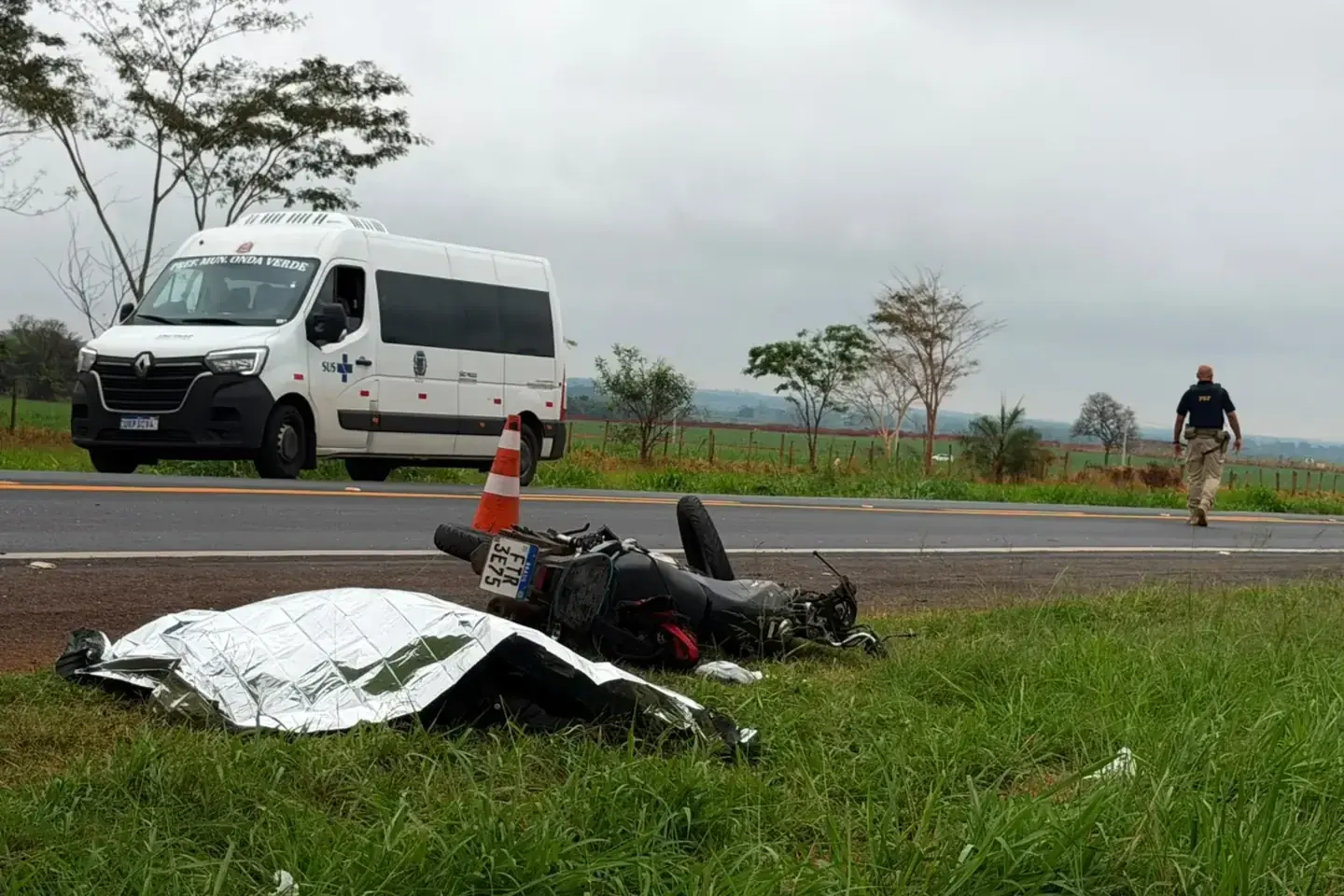 Motociclista morre em colisão com carreta na BR-153, Rio Preto