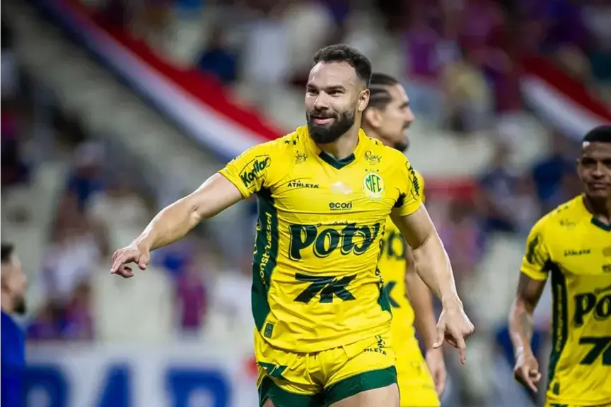 Edson Carioca comemorando gol marcado contra o Fortaleza no Castelão (@iagoferreirafotografo)