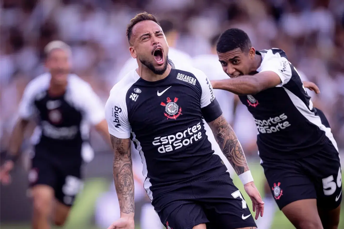 Maycon comemora o primeiro gol do Timão em São Januário (Rodrigo Coca/Agência Corinthians)