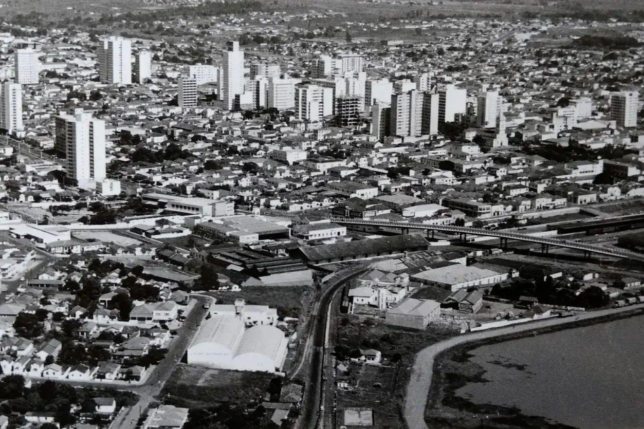 Vista aérea da cidade em 1971 (Jaime Colagiovanni)