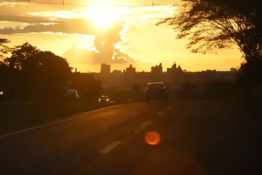 Bloqueio atmosférico provoca onda de calor no País, principalmente na região Sudeste; em Rio Preto, temperatura máxima deve chegar a 38 °C nesta quarta (Guilherme Baffi 18/2/2025)