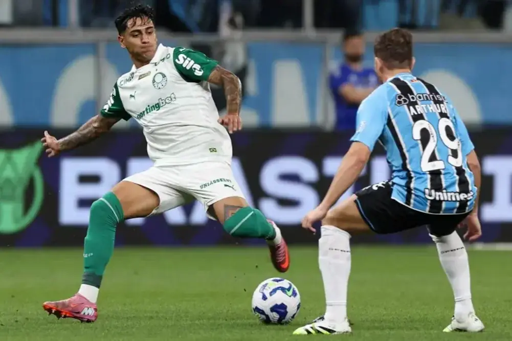 Palmeiras é superado pelo Grêmio e vê título brasileiro mais distante