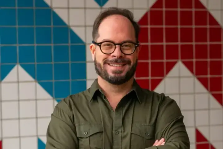 Escritor Artur Ribeiro Cruz lança sua nova obra nesta segunda-feira em Rio Preto