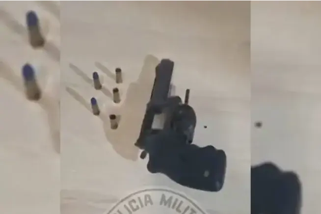 Arma apreendida com o suspeito (Polícia Militar / Divulgação)