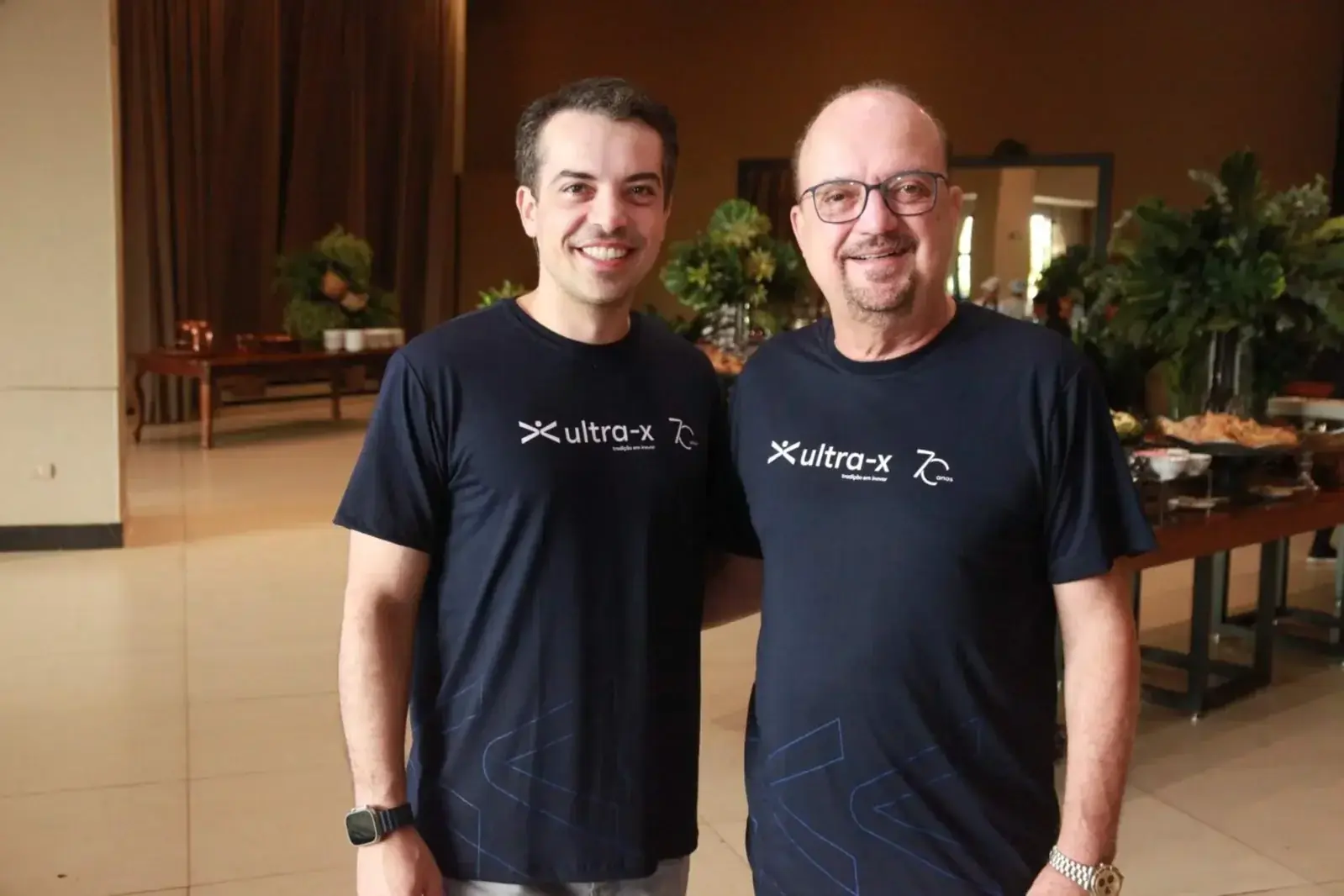 Miguel Zerati e o filho, Ricardo, comemoram os 70 anos do Ultra-X (Arnaldo Mussi)