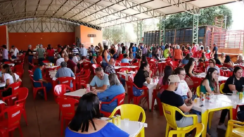 Almoço e leilão de gado acontece no domingo, 27, a partir das 11h, no Recinto de Exposições João Scatolin, em Indiaporã (Divulgação)