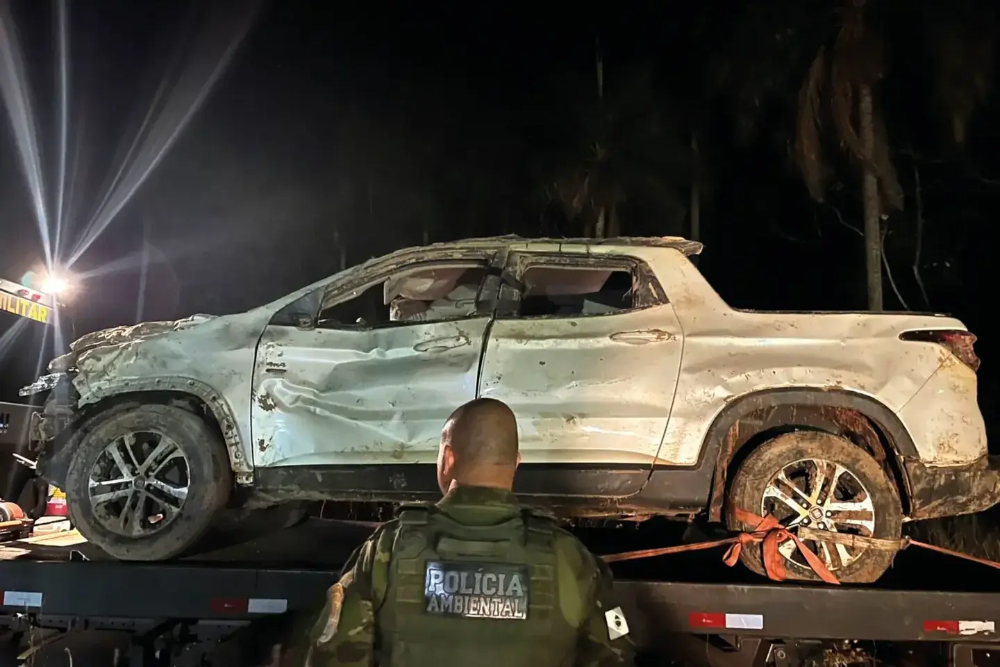 Polícia amplia busca na área onde carro foi encontrado