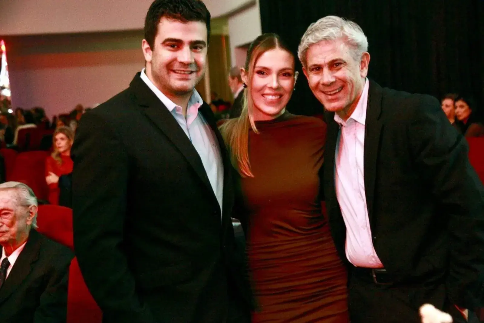 Os médicos Leonardo e Isabela Milan Caran e Alessandro Caran marcaram presenças no aniversário do Automóvel Clube (Arnaldo Mussi)
