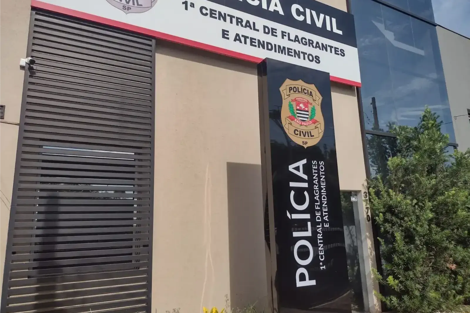 Acidente com ônibus deixa motociclista gravemente ferido em Rio Preto