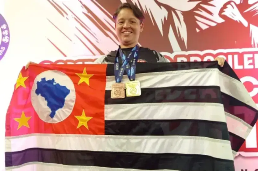 Hiandra Pozzi Lacerda, medalhista no Campeonato Brasileiro de Karatê (Divulgação)