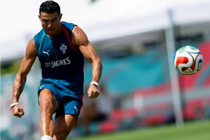 Cristiano Ronaldo já fez dois gols nesta Copa do Mundo, mas vê equipe portuguesa passar longe de empolgar (Divulgação/FPF)