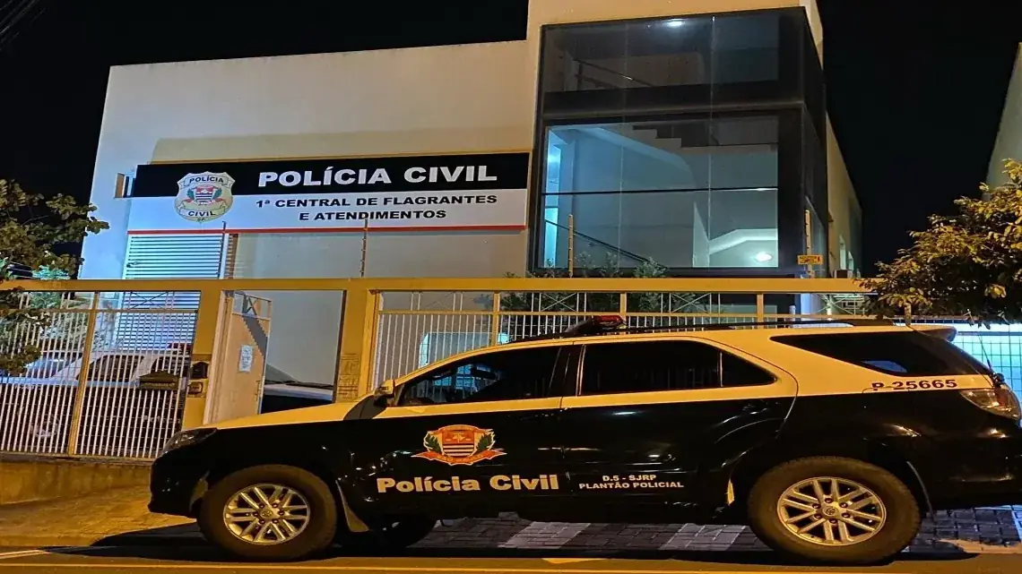 Idosa de 70 anos é internada com traumatismo craniano após ser atropelada por moto em Rio Preto