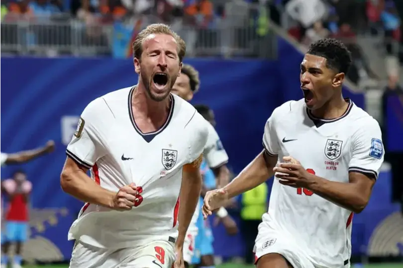Kane e Bellingham celebram o primeiro gol inglês na partida (Divulgação/Fifa)