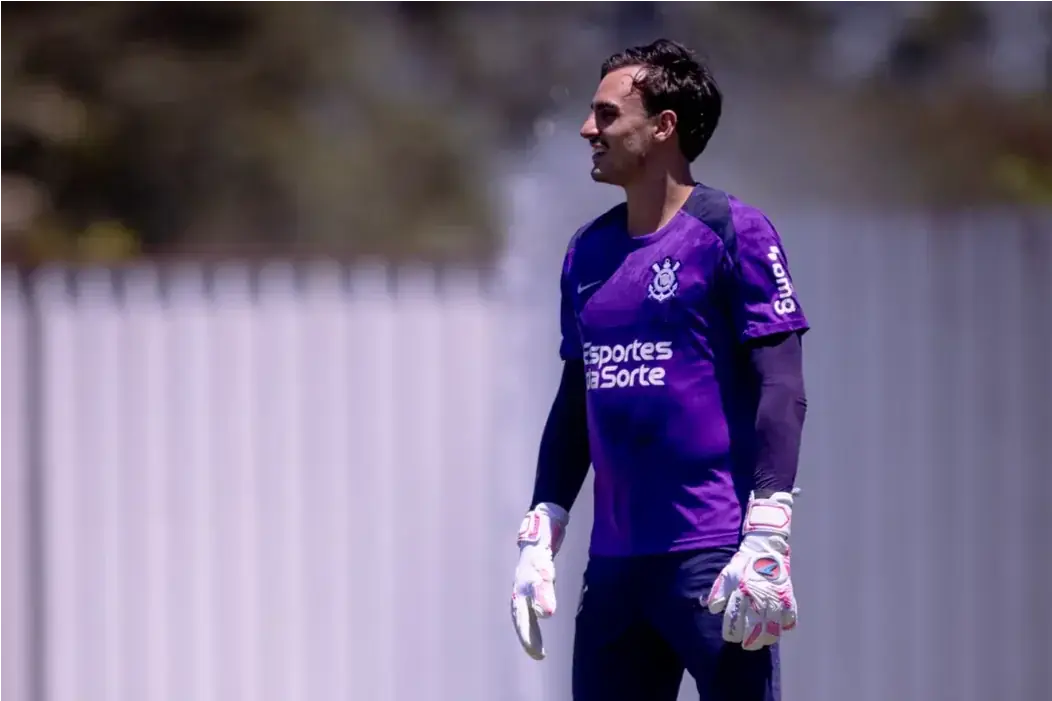 Sem Hugo Souza, Corinthians encara o Vitória