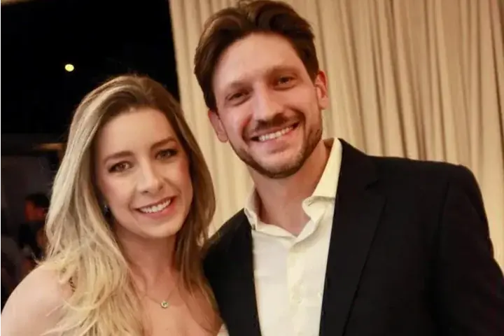 Bruno Malvezzi e Roberta Bergo marcam presença em evento social