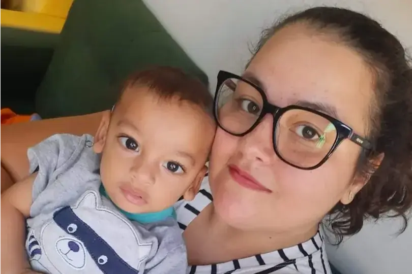 Graças ao SUS, Madelleine e o filho Antoan receberam todo o atendimento necessário durante a gestação; com atraso no desenvolvimento, o pequeno faz to (Arquivo Pessoal)