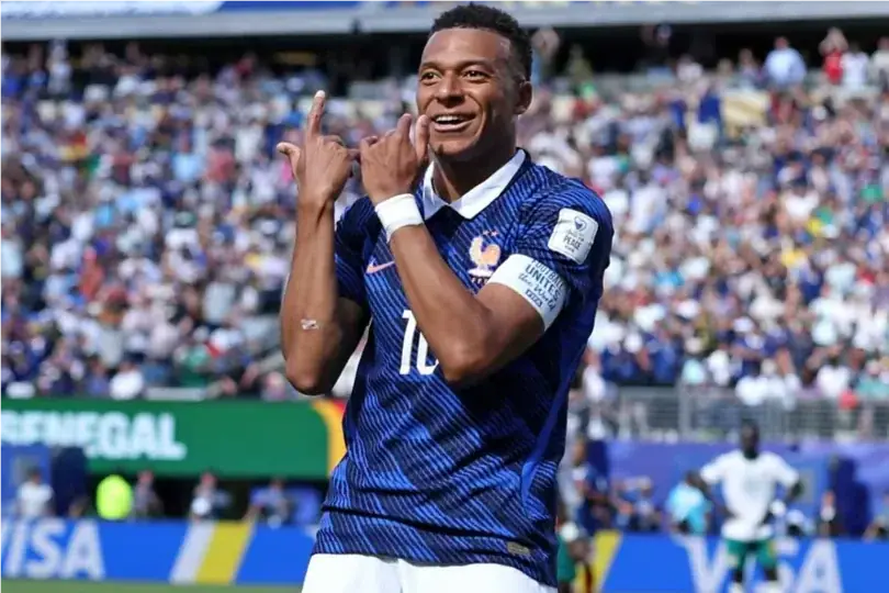 Mbappé comemora um dos gols contra Senegal (Divulgação/Fifa)