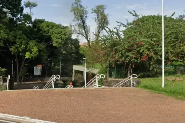 Homem é agredido e roubado por moradores de rua no banheiro da Represa Municipal