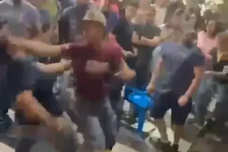 Briga entre universitários de Rio Preto é registrada em vídeo