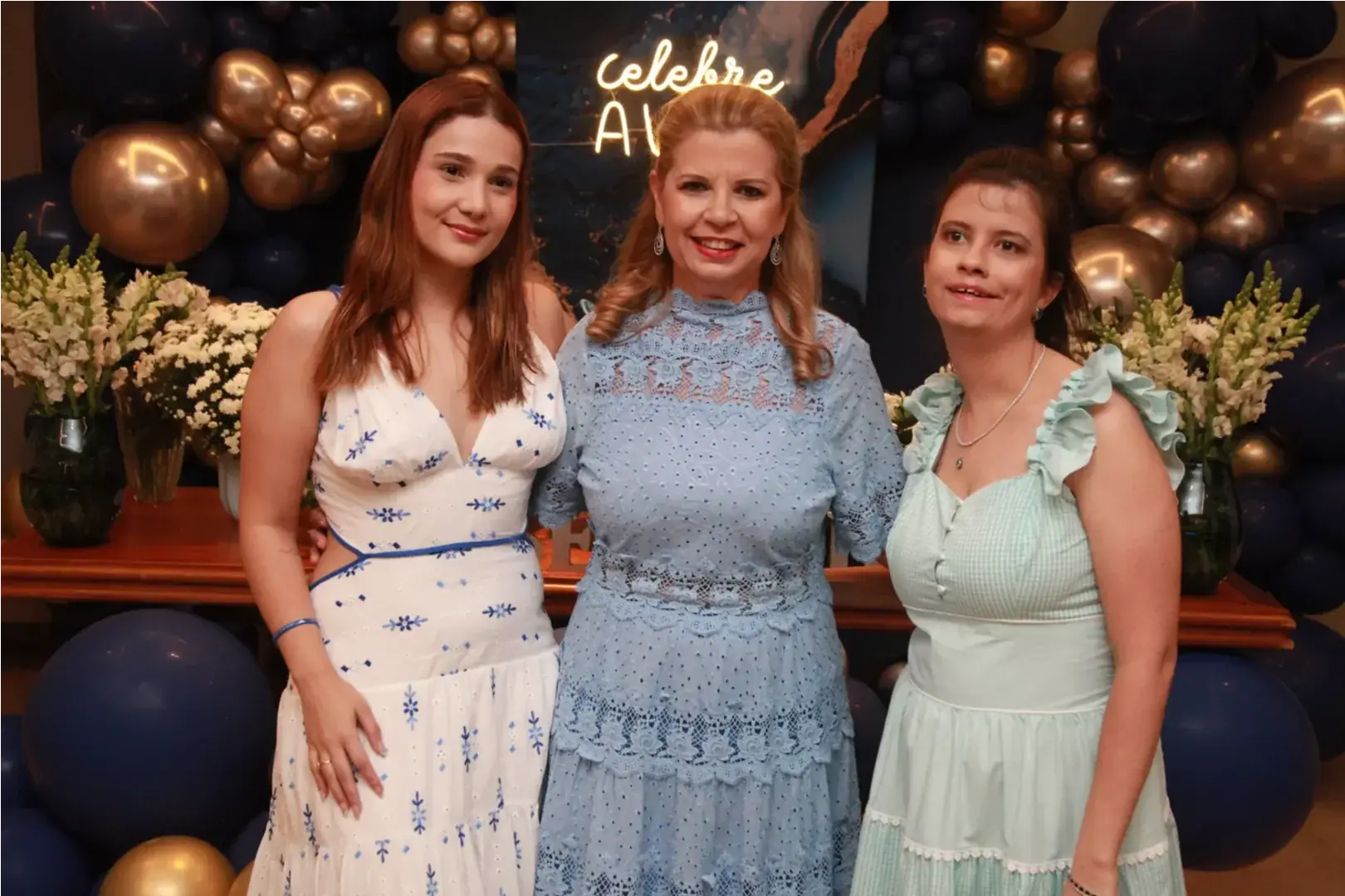 Adriane Cirelli celebra aniversário com amigas e as filhas Cris e Adrieli (Arnaldo Mussi)