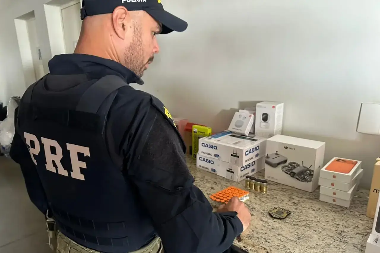 PRF faz apreensão de anabolizantes, medicamentos ilegais e eletrônicos em Rio Preto