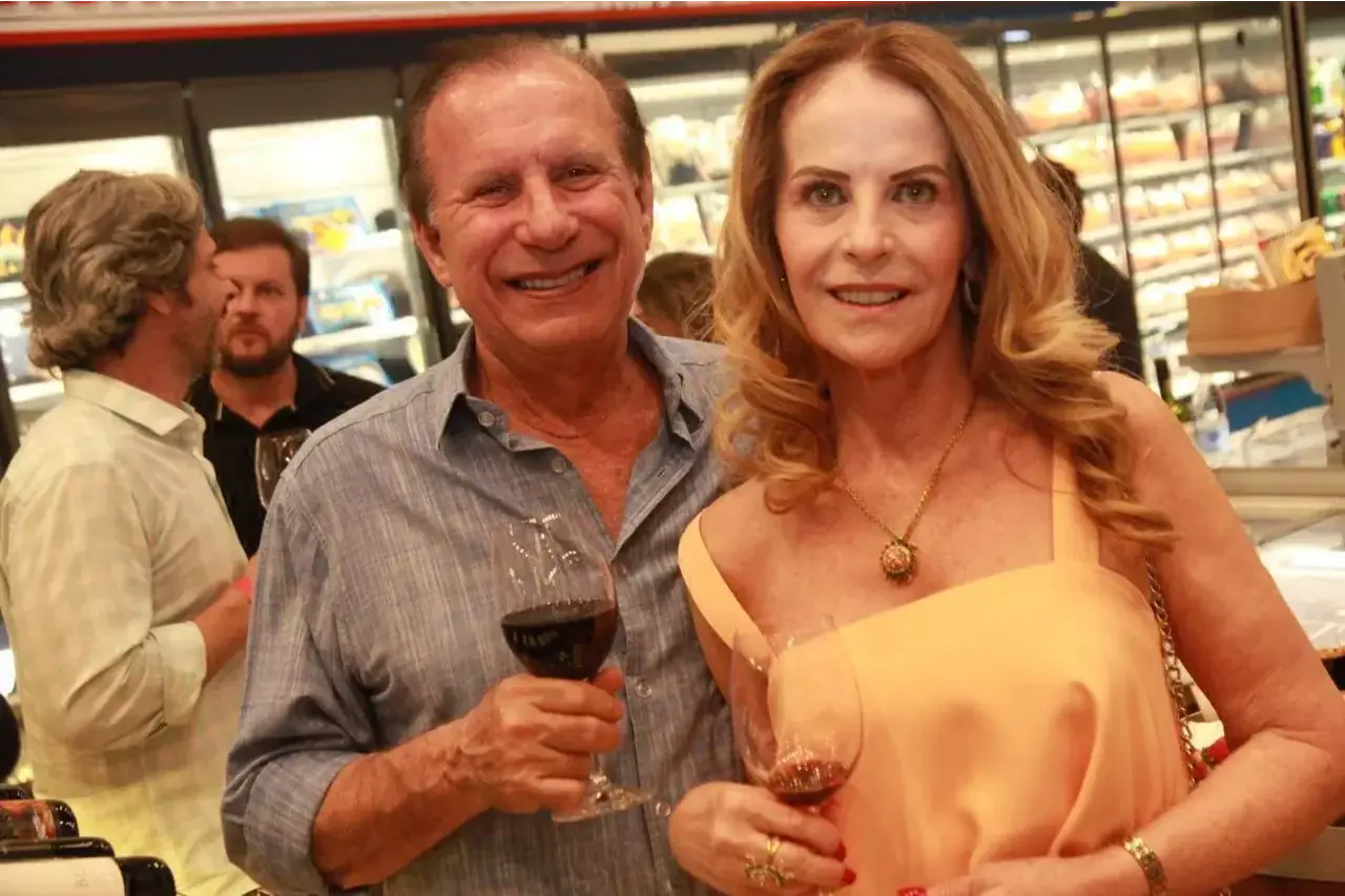 Pedro e Lourdes dos Santos, em coquetel que a Adega Mar & Rio promoveu (Arnaldo Mussi)