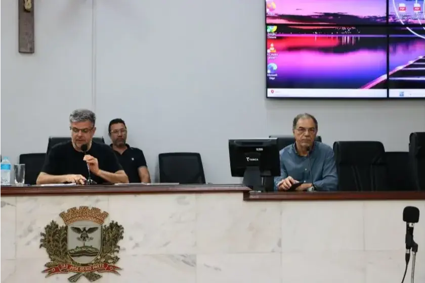 Secretários boicotam audiência e vereador diz que vai à Justiça