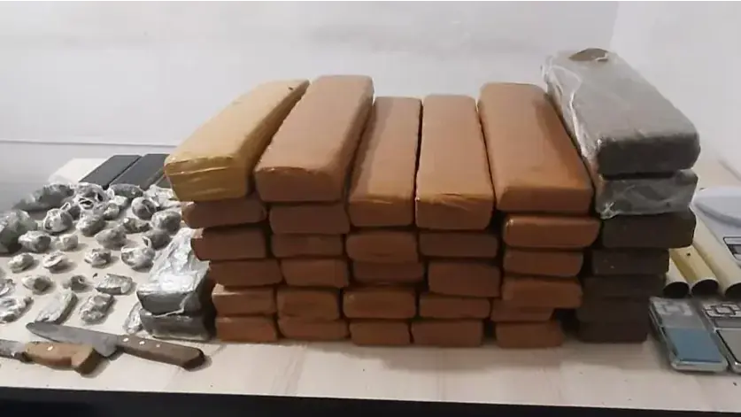 Droga apreendida pela Força Tática (Polícia Militar / Divulgação)