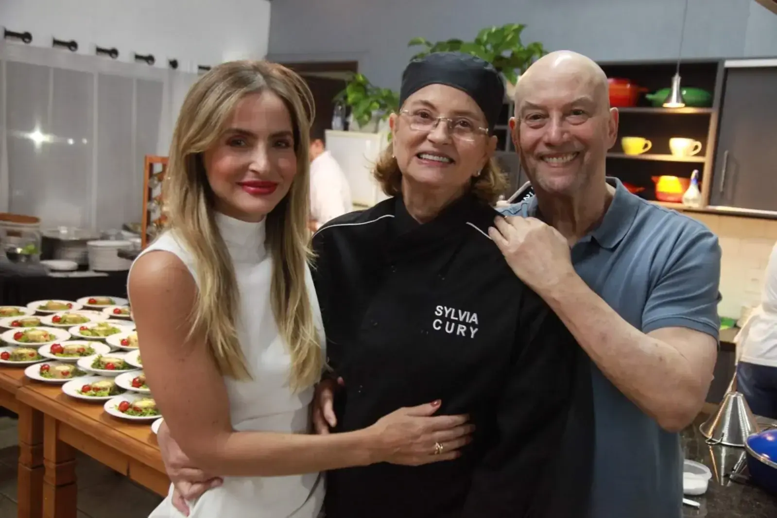 Silvia Nogueira Cury, ao lado do marido Alexandre e da filha Amanda, comandou o jantar da revista Bem-Estar (Arnaldo Mussi)